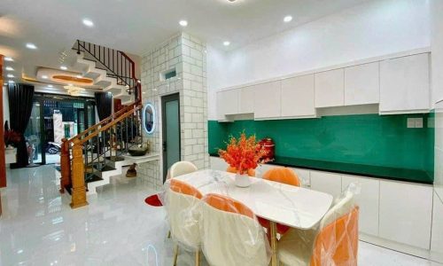 Nhà 3 tầng mới 100% gần UBND Chánh Hiệp, giá chỉ 2,95 tỷ, sổ riêng